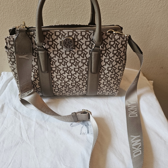 DKNY crossbody bag - Picture 7 of 9